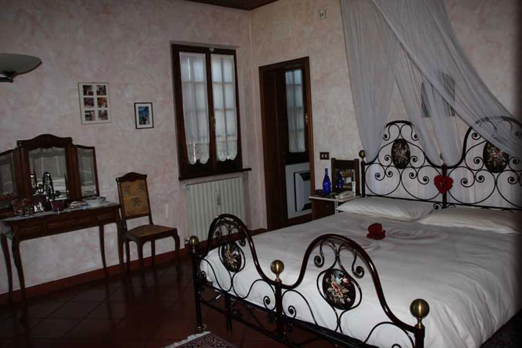 Villa Dolcevita San Costanzo Room photo